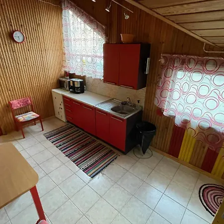 Tuuli Majutus Nyaraló Tõrve