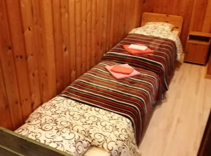 Tuuli Majutus * Torva